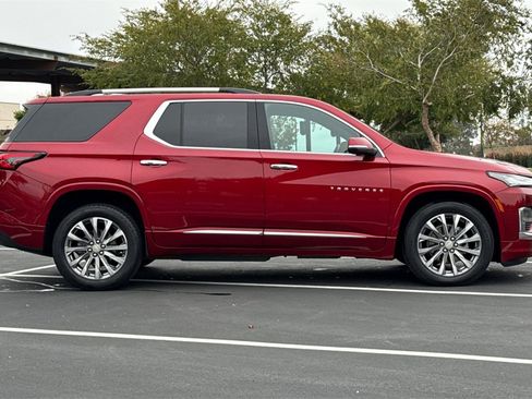 Used 2023 Chevrolet Traverse Premier image 8