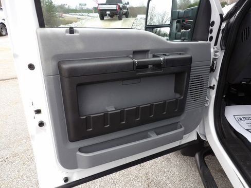 Used 2015 Ford F550 2WD Regular Cab Super Duty w/ Power Equipment Group image 14