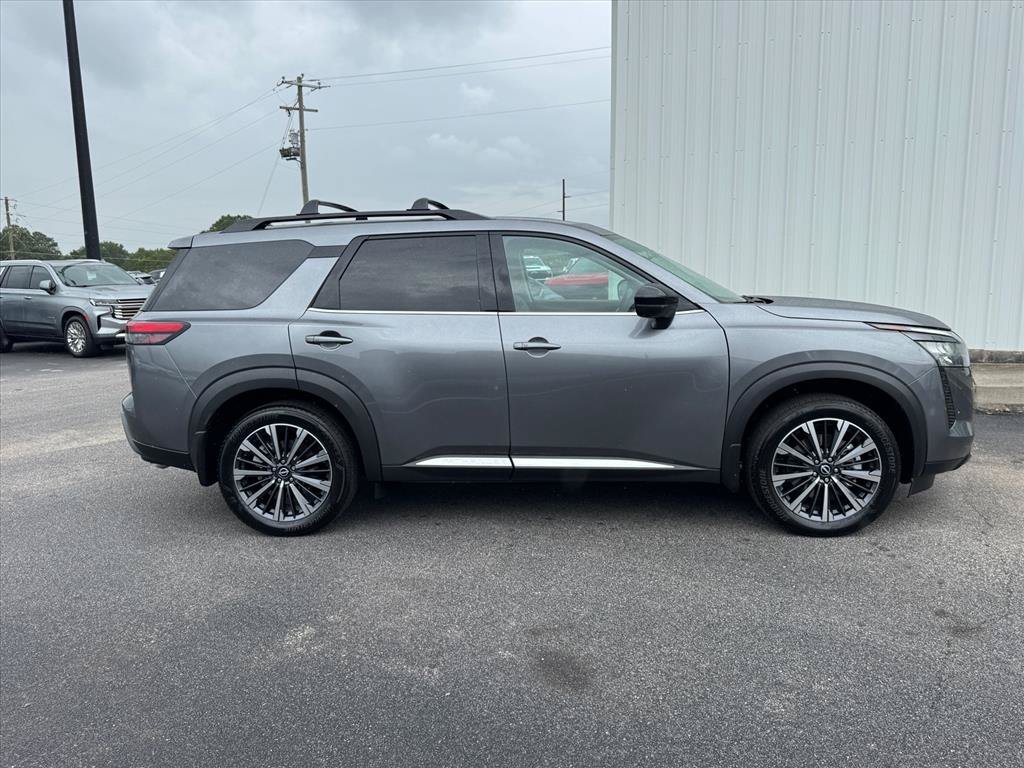 Used 2026 Nissan Pathfinder Platinum w/ Lighting Package FWD image 2
