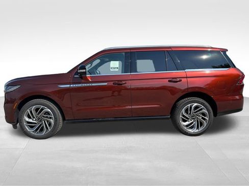 New 2027 Lincoln Navigator Reserve AWD/4WD image 4