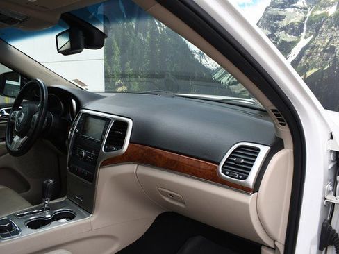 Used 2012 Jeep Grand Cherokee Limited w/ Luxury Group II AWD/4WD image 25