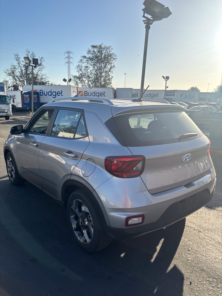 Used 2025 Hyundai Venue SEL FWD image 5