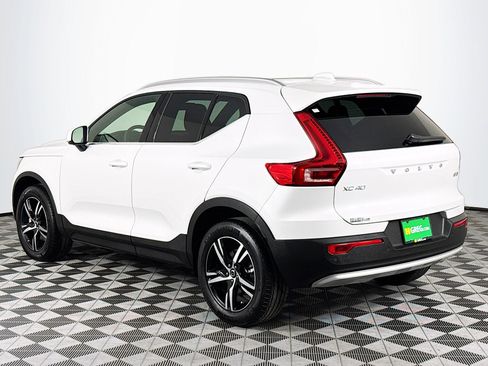 Used 2025 Volvo XC40 B5 Core image 6