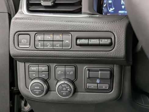 Used 2023 GMC Yukon Denali w/ Denali Reserve Package image 18