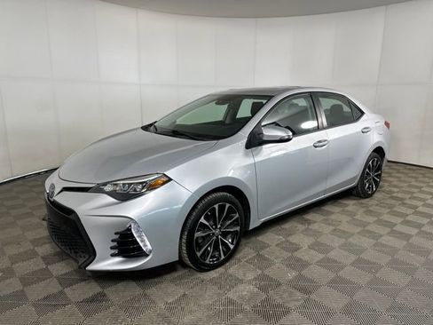 Used 2018 Toyota Corolla SE w/ SE Premium Package image 7