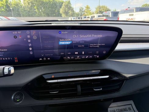 Used 2025 Buick Enclave Avenir w/ Super Cruise Package FWD image 26