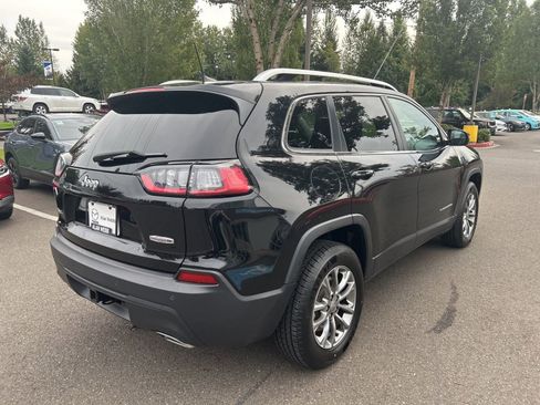 Used 2020 Jeep Cherokee Latitude Plus w/ Cold Weather Group AWD/4WD image 3