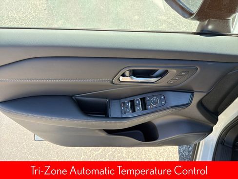 Certified 2025 Nissan Rogue SL w/ Tech Package image 17