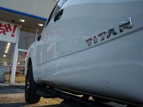 Used 2024 Nissan Titan SV w/ SV Convenience Package image 89