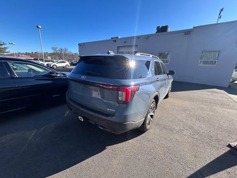 Used 2025 Ford Explorer ST-Line image 9