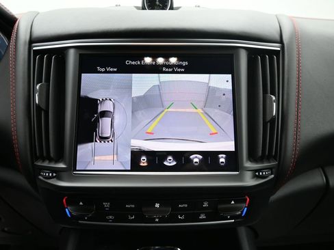 Used 2024 Maserati Levante GT Ultima image 11