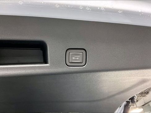 New 2026 Chevrolet Traverse High Country w/ LPO, Floor Liner Package AWD/4WD image 15