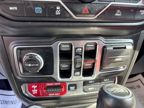 Used 2023 Jeep Wrangler Unlimited Rubicon 4xe AWD/4WD image 15