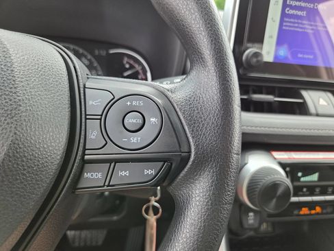 Certified 2025 Toyota RAV4 LE FWD image 23