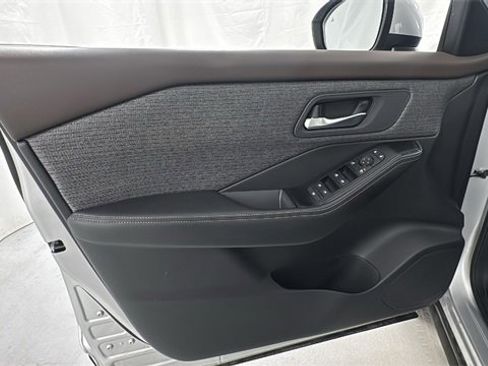 Certified 2022 Nissan Rogue SV image 18