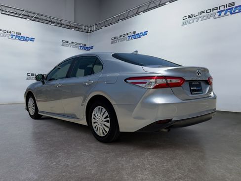 Used 2020 Toyota Camry LE image 7