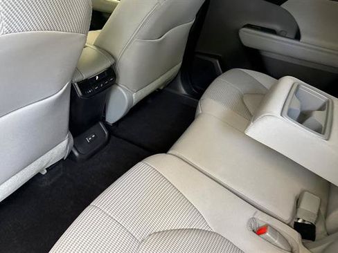 Used 2023 Toyota Highlander LE FWD image 12