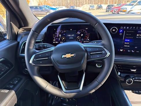 Certified 2025 Chevrolet Suburban Premier image 33