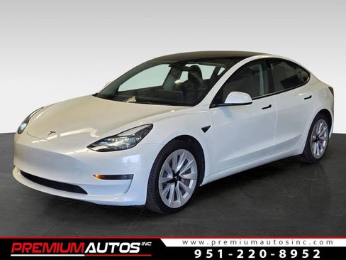 Used 2023 Tesla Model 3 Standard Range RWD image 1