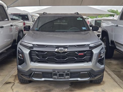 Used 2026 Chevrolet Equinox RS FWD image 2