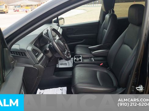 Used 2023 Honda Odyssey Sport image 17
