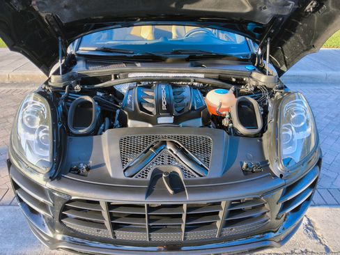 Used 2018 Porsche Macan Turbo image 38