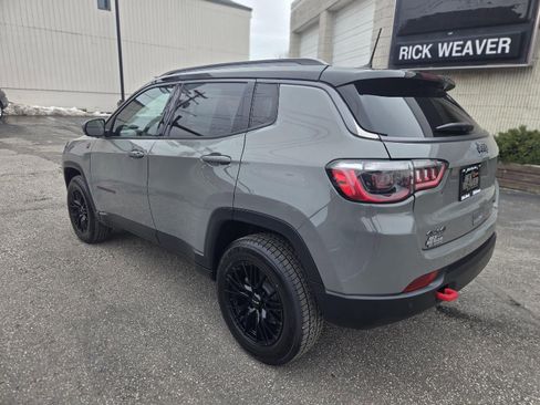 Used 2022 Jeep Compass Trailhawk image 3