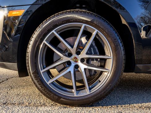 Certified 2025 Porsche Macan image 14