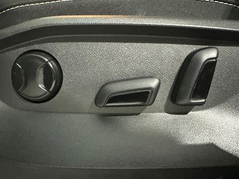 Certified 2022 Volkswagen Taos SE image 33