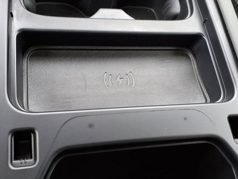 Used 2023 Land Rover Defender 130 SE image 23