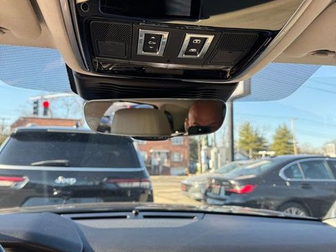 Used 2021 Land Rover Range Rover Velar R-Dynamic S image 25