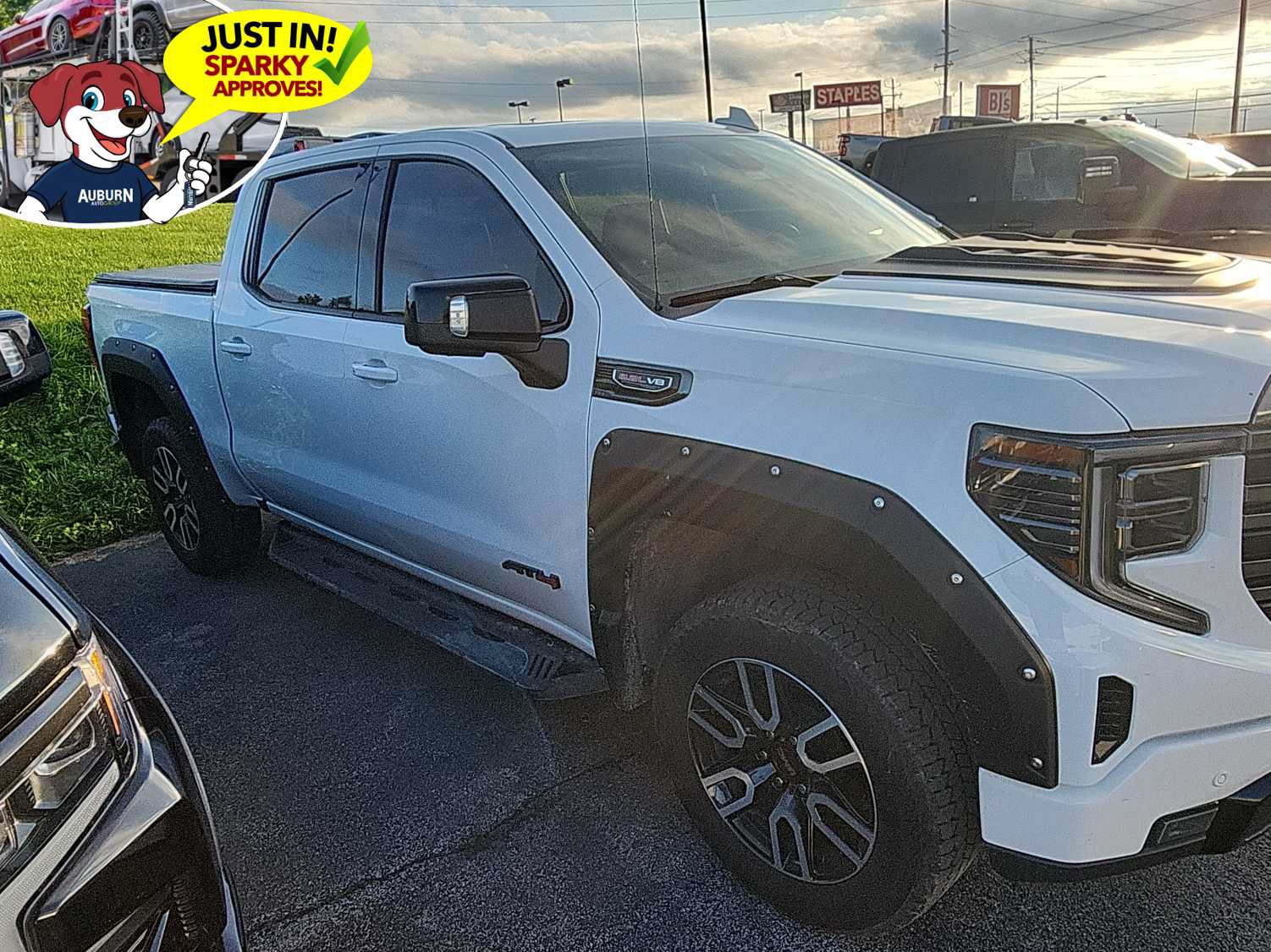 Used 2022 GMC Sierra 1500 AT4 w/ AT4 Premium Package AWD/4WD image 6