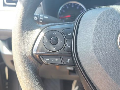 Used 2022 Toyota RAV4 LE FWD image 19