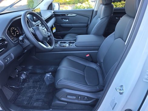 New 2025 Honda Pilot Touring image 13