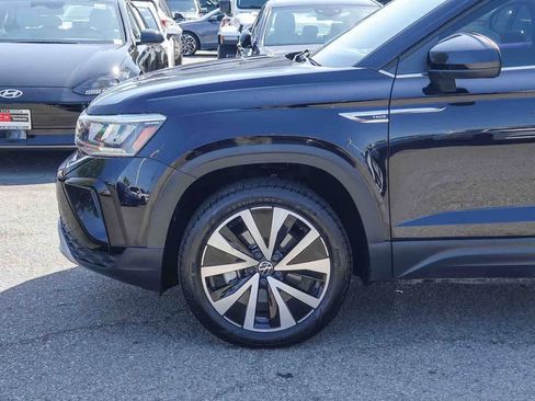 Used 2024 Volkswagen Taos SE FWD image 9