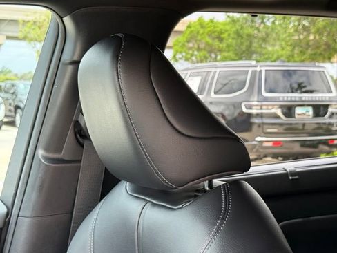 Used 2023 Toyota Highlander XSE image 11