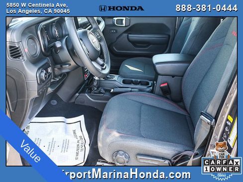 Used 2025 Jeep Wrangler Unlimited Rubicon AWD/4WD image 17