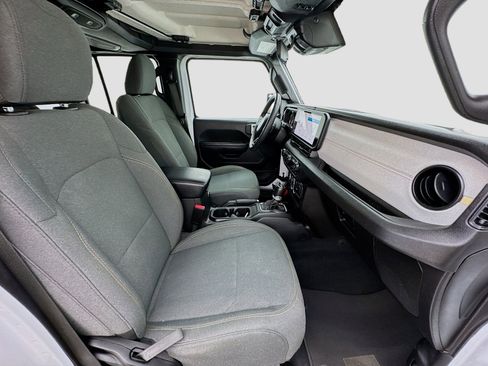 Used 2024 Jeep Wrangler Sport S image 19