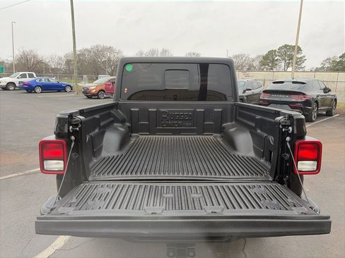 Used 2022 Jeep Gladiator Sport image 10
