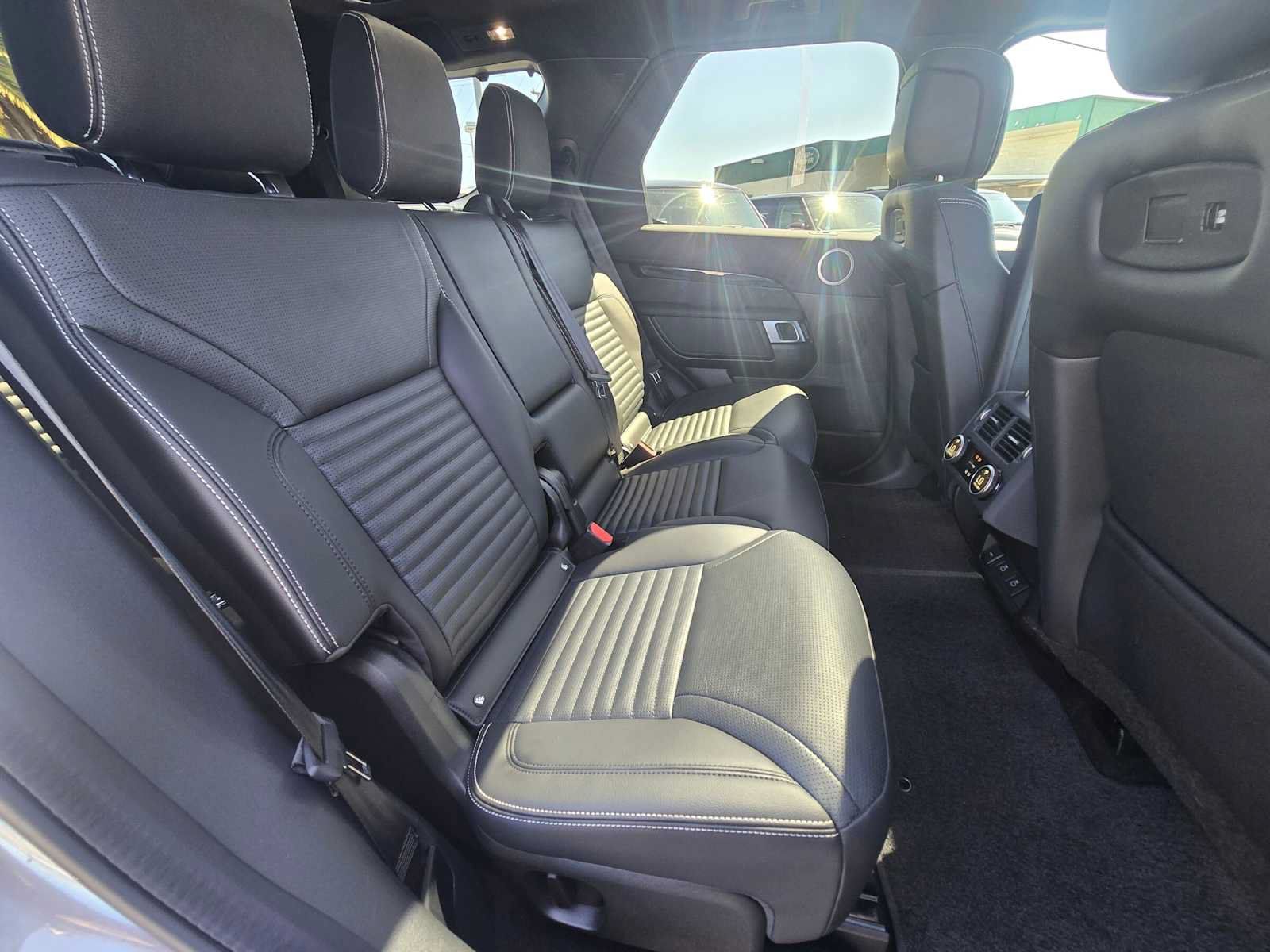 Used 2025 Land Rover Discovery S AWD/4WD image 12