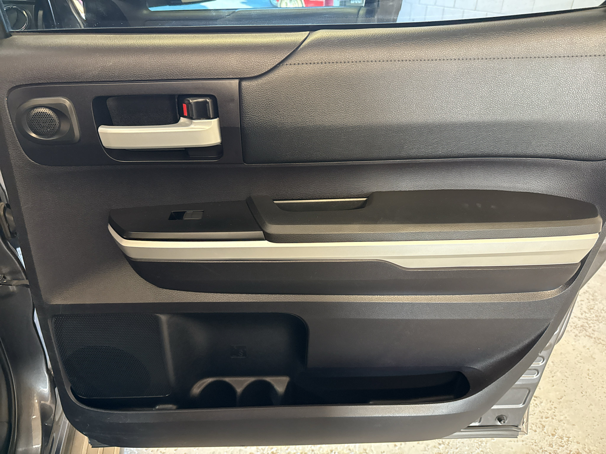 Used 2014 Toyota Tundra SR5 AWD/4WD image 25