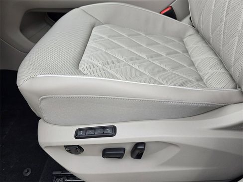 New 2025 Volkswagen Atlas SEL Premium R-Line image 17