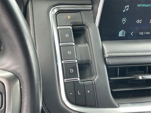Used 2023 Chevrolet Suburban Premier image 19
