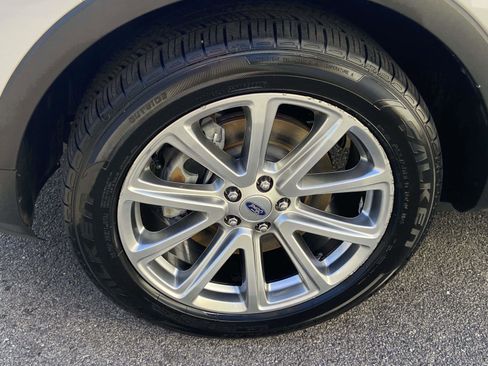 Used 2017 Ford Explorer Limited image 5