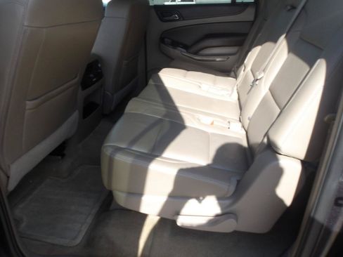 Used 2016 Chevrolet Suburban LT RWD image 17