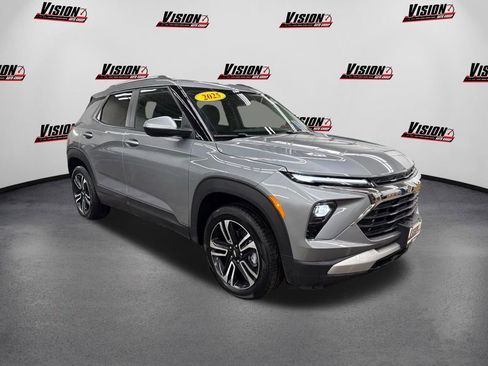 Used 2025 Chevrolet TrailBlazer LT w/ Convenience Package image 3