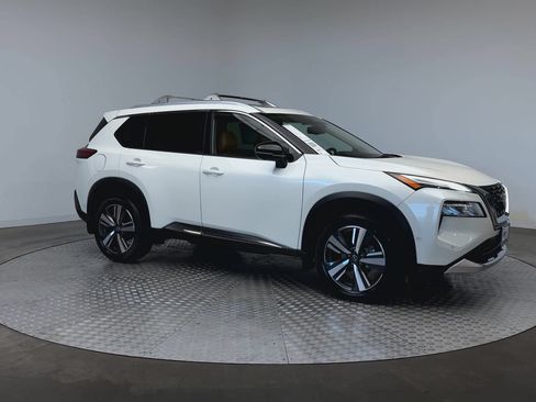 Used 2023 Nissan Rogue Platinum w/ Platinum Premium Package FWD image 2