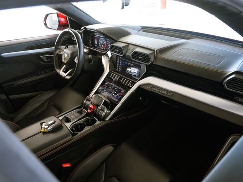 Used 2019 Lamborghini Urus image 32