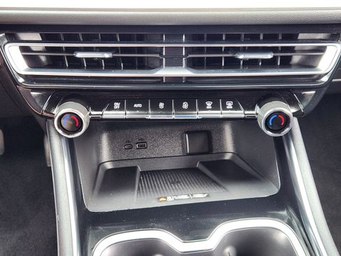 Certified 2025 Chevrolet Traverse LT FWD image 19