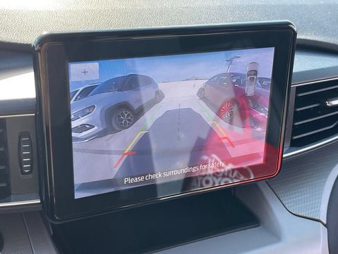 Used 2023 Ford Explorer XLT w/ Equipment Group 202A RWD image 10